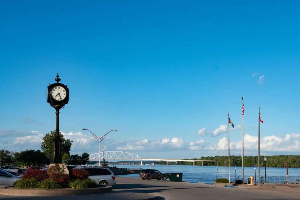 Muscatine Airport (MUT, KMUT) Private Jet Charter