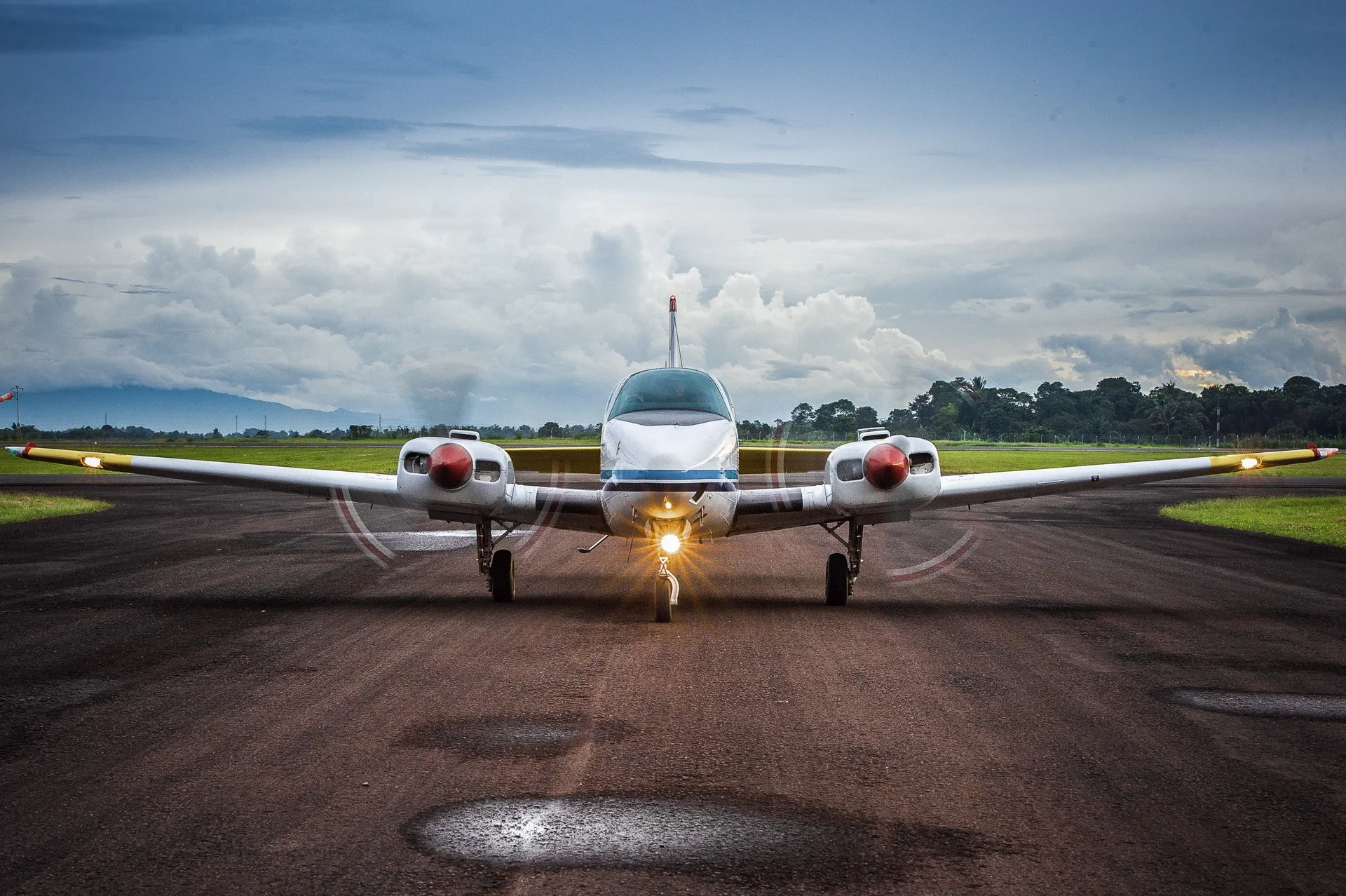 Private Jet Charter Piper Seneca Aircraft